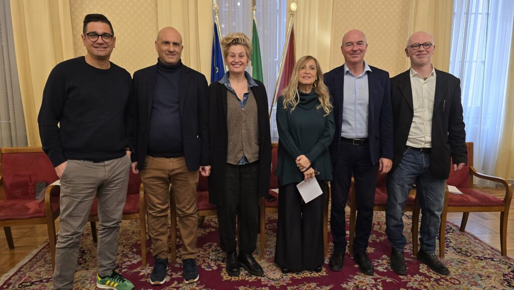 Foto di gruppo con assessori Rafanelli, Garufo, Magnani, sindaco Salvetti, Grazia Di Michele, Adriano Tramonti