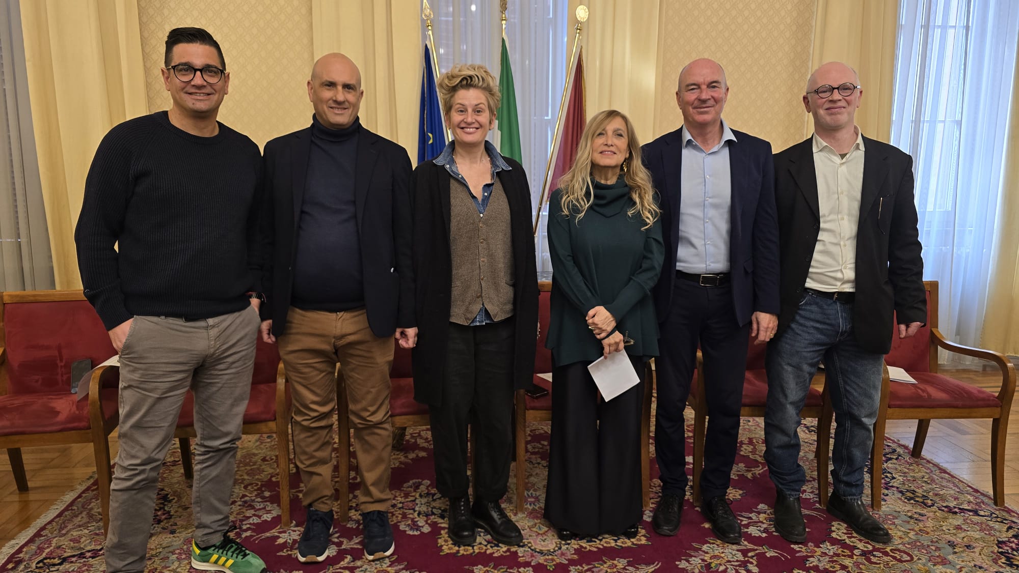 Foto di gruppo con assessori Rafanelli, Garufo, Magnani, sindaco Salvetti, Grazia Di Michele, Adriano Tramonti