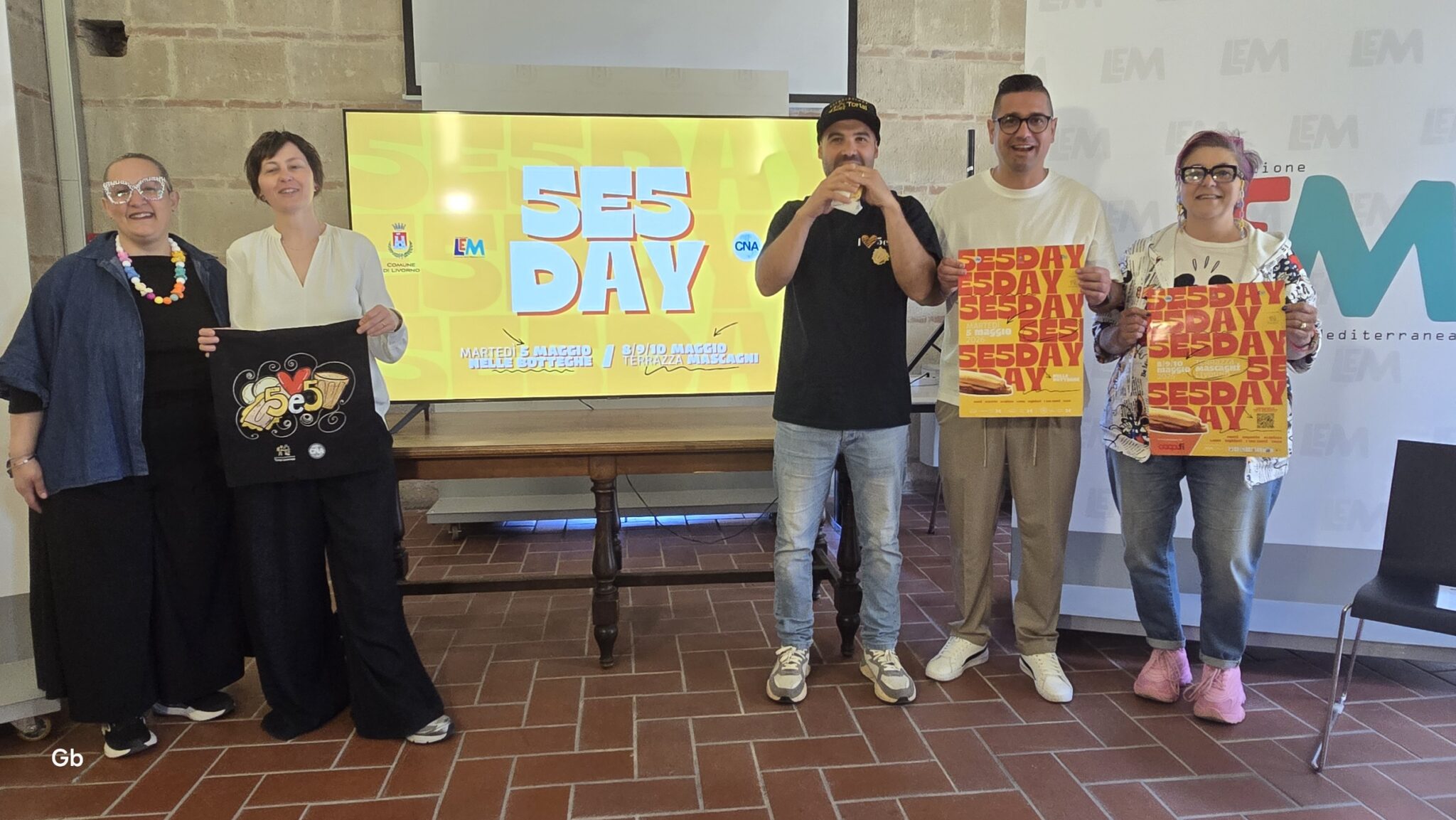 Foto di gruppo alla conferenza stampa