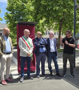 Adriano Tramonti che parla ai quattro assessori del lavoro svolto da LEM